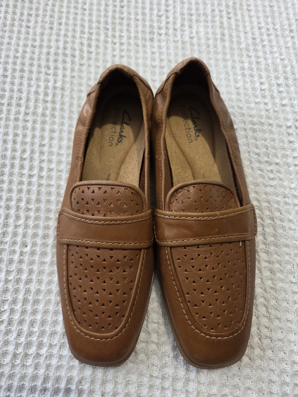 Clarks Leather Loafers Size 6 1/2 Grandma Chic, Classic Style